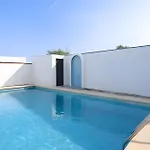 Con Piscina Aceptamos Solo Familias Con Piscina Privada Y Jardin *