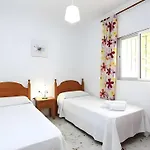 Con Piscina Aceptamos Solo Familias Con Piscina Privada Y Jardin