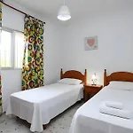 Chalet Con Piscina Aceptamos Solo Familias Con Piscina Privada Y Jardin