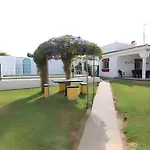 Con Piscina Aceptamos Solo Familias Con Piscina Privada Y Jardin Chalet *