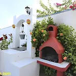 Con Piscina Aceptamos Solo Familias Con Piscina Privada Y Jardin