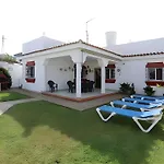 Chalet Con Piscina Aceptamos Solo Familias Con Piscina Privada Y Jardin