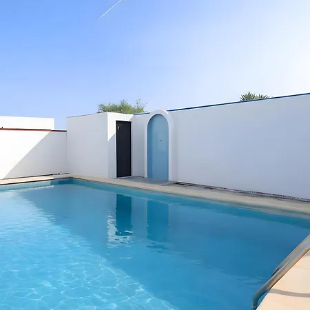 Con Piscina Aceptamos Solo Familias Con Piscina Privada Y Jardin *