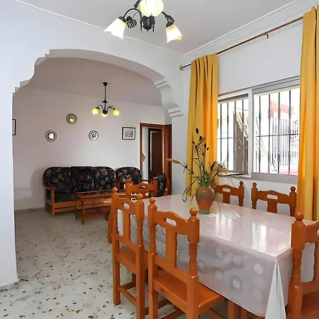 Chalet Con Piscina Aceptamos Solo Familias Con Piscina Privada Y Jardin *