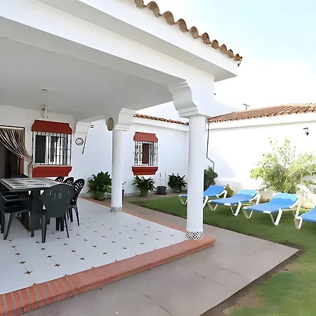 Con Piscina Aceptamos Solo Familias Con Piscina Privada Y Jardin Chalet