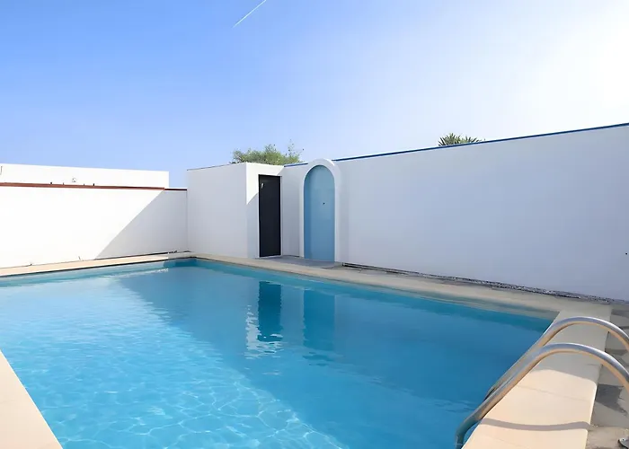 Con Piscina Aceptamos Solo Familias Con Piscina Privada Y Jardin *