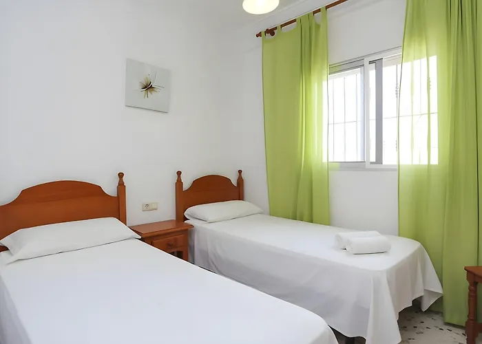 Con Piscina Aceptamos Solo Familias Con Piscina Privada Y Jardin Chalet Conil De La Frontera