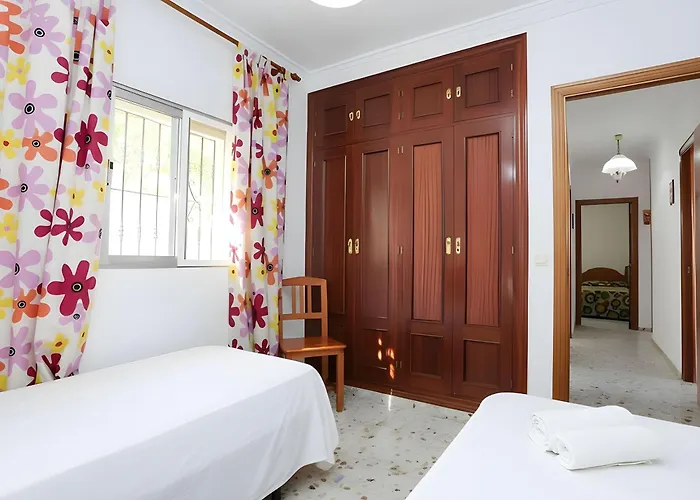 Chalet Con Piscina Aceptamos Solo Familias Con Piscina Privada Y Jardin Conil De La Frontera