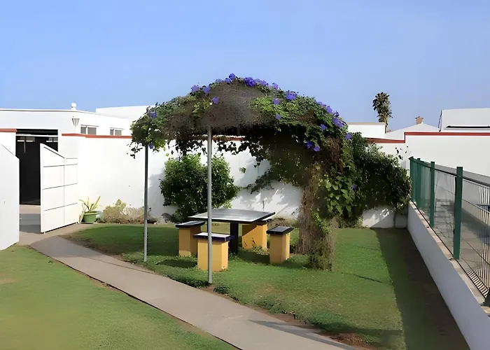 Con Piscina Aceptamos Solo Familias Con Piscina Privada Y Jardin *
