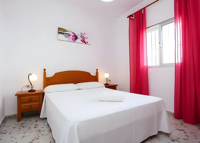 Con Piscina Aceptamos Solo Familias Con Piscina Privada Y Jardin 科尼尔-德拉弗龙特拉