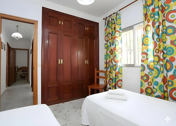 Con Piscina Aceptamos Solo Familias Con Piscina Privada Y Jardin * 科尼尔-德拉弗龙特拉