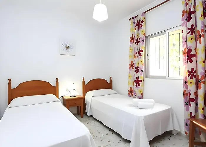 Con Piscina Aceptamos Solo Familias Con Piscina Privada Y Jardin