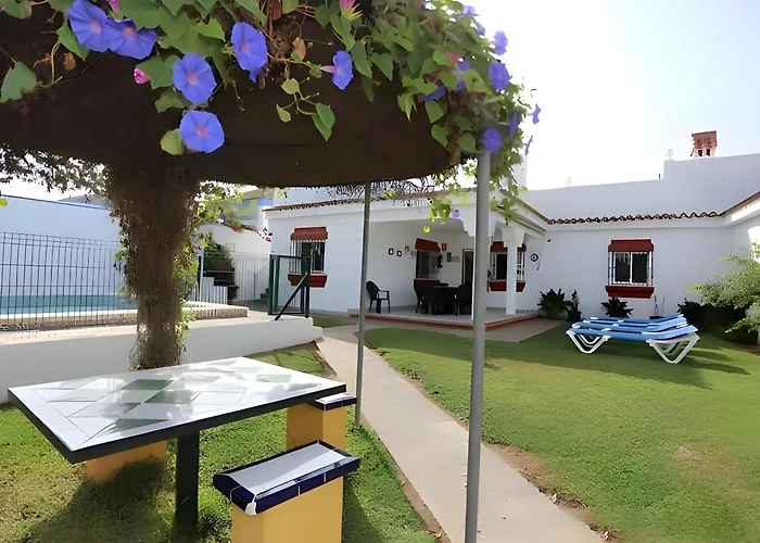 木屋 Con Piscina Aceptamos Solo Familias Con Piscina Privada Y Jardin